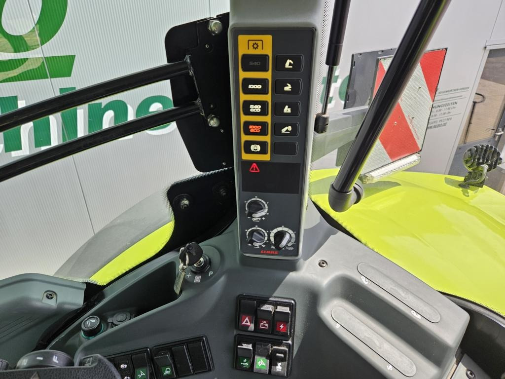 جرار CLAAS AXION 810 CMATIC: صور 17