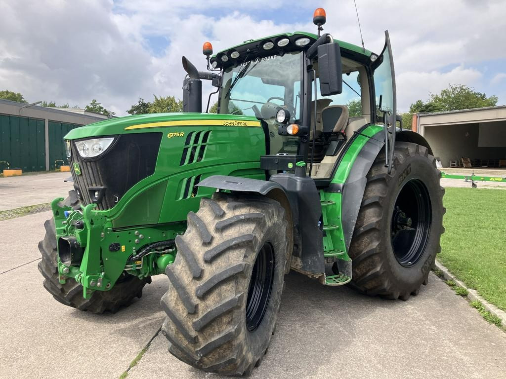 John Deere 6215R - جرار: صور 1 John Deere 6215R - جرار: صور 1