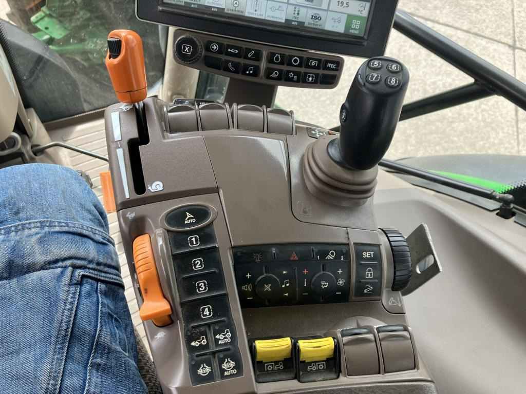 John Deere 6215R - جرار: صور 5 John Deere 6215R - جرار: صور 5