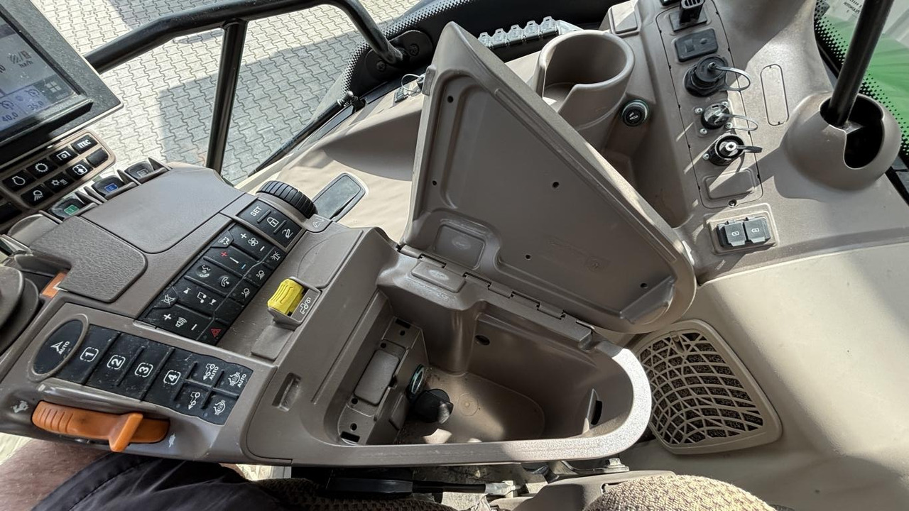 John Deere 6R195 - جرار: صور 3 John Deere 6R195 - جرار: صور 3