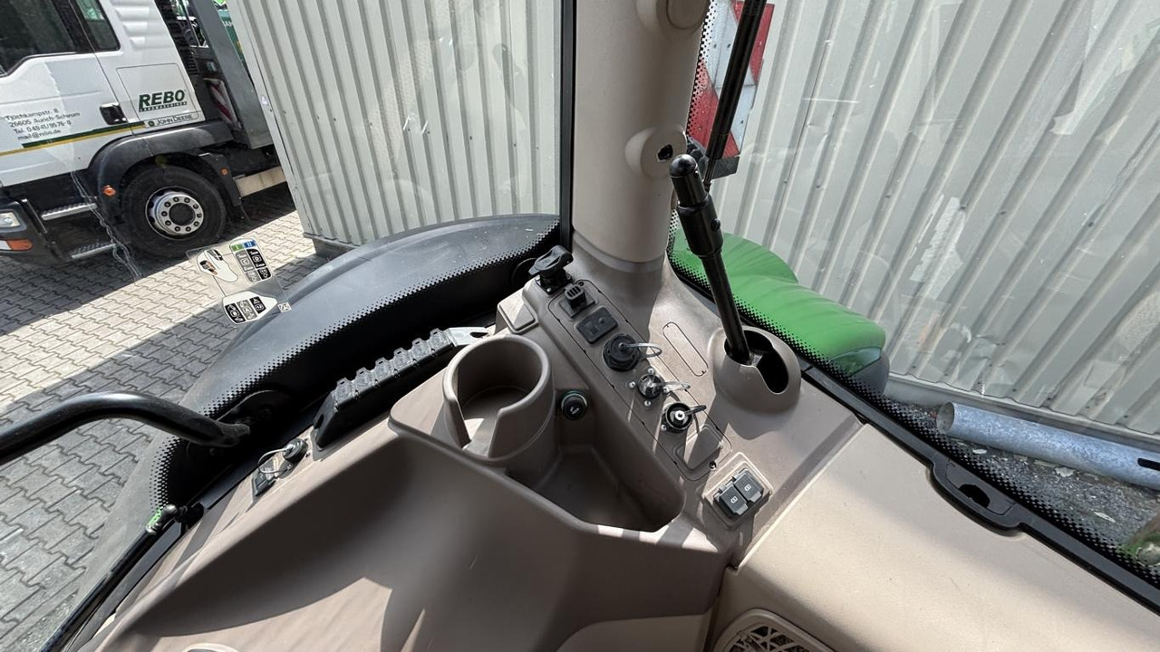 John Deere 6R195 - جرار: صور 4 John Deere 6R195 - جرار: صور 4