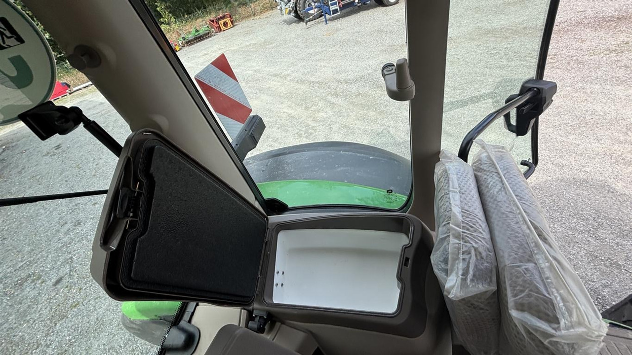 John Deere 6R215 - جرار: صور 2 John Deere 6R215 - جرار: صور 2