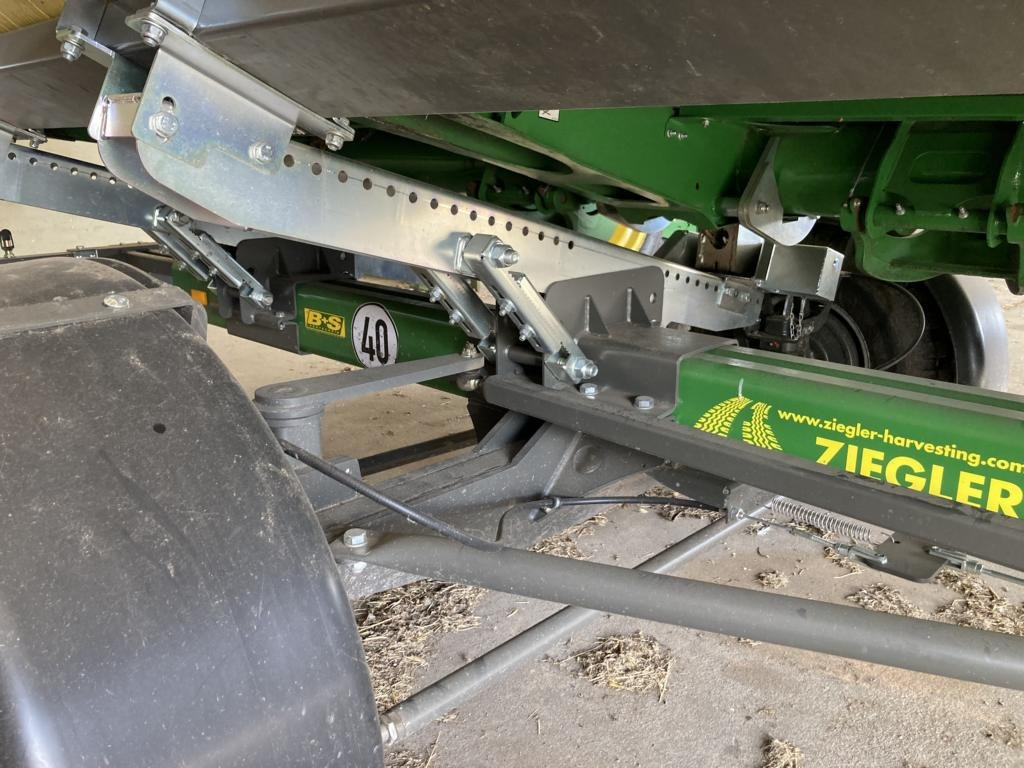 John Deere HD35X MY24 - حصادة شاملة: صور 4 John Deere HD35X MY24 - حصادة شاملة: صور 4