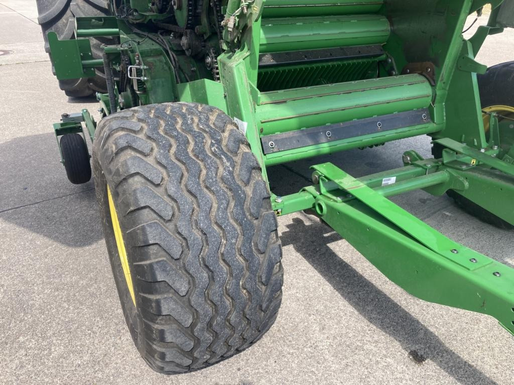 John Deere V461M - PAKET FÜR RUNDBALLENPR - معدة تغليف البالات: صور 5 John Deere V461M - PAKET FÜR RUNDBALLENPR - معدة تغليف البالات: صور 5