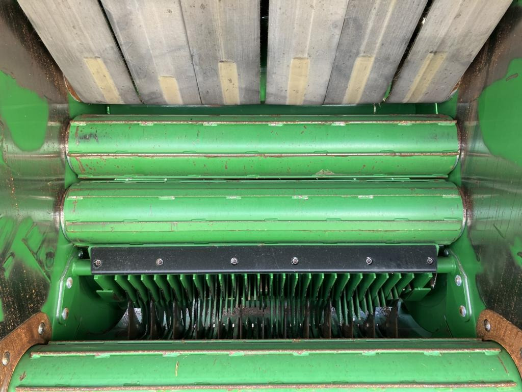 John Deere V461M - PAKET FÜR RUNDBALLENPR - معدة تغليف البالات: صور 4 John Deere V461M - PAKET FÜR RUNDBALLENPR - معدة تغليف البالات: صور 4