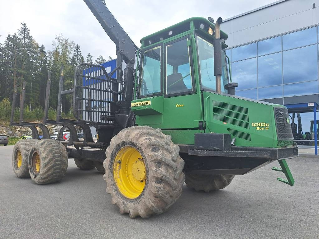 John Deere 1010 D Eco III - شاحنات نقل الأخشاب في الغابات: صور 1 John Deere 1010 D Eco III - شاحنات نقل الأخشاب في الغابات: صور 1