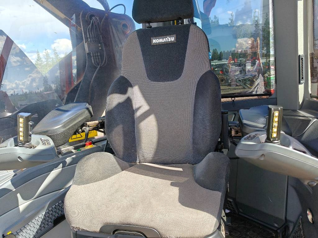 Komatsu 931 - الحصادات: صور 5 Komatsu 931 - الحصادات: صور 5