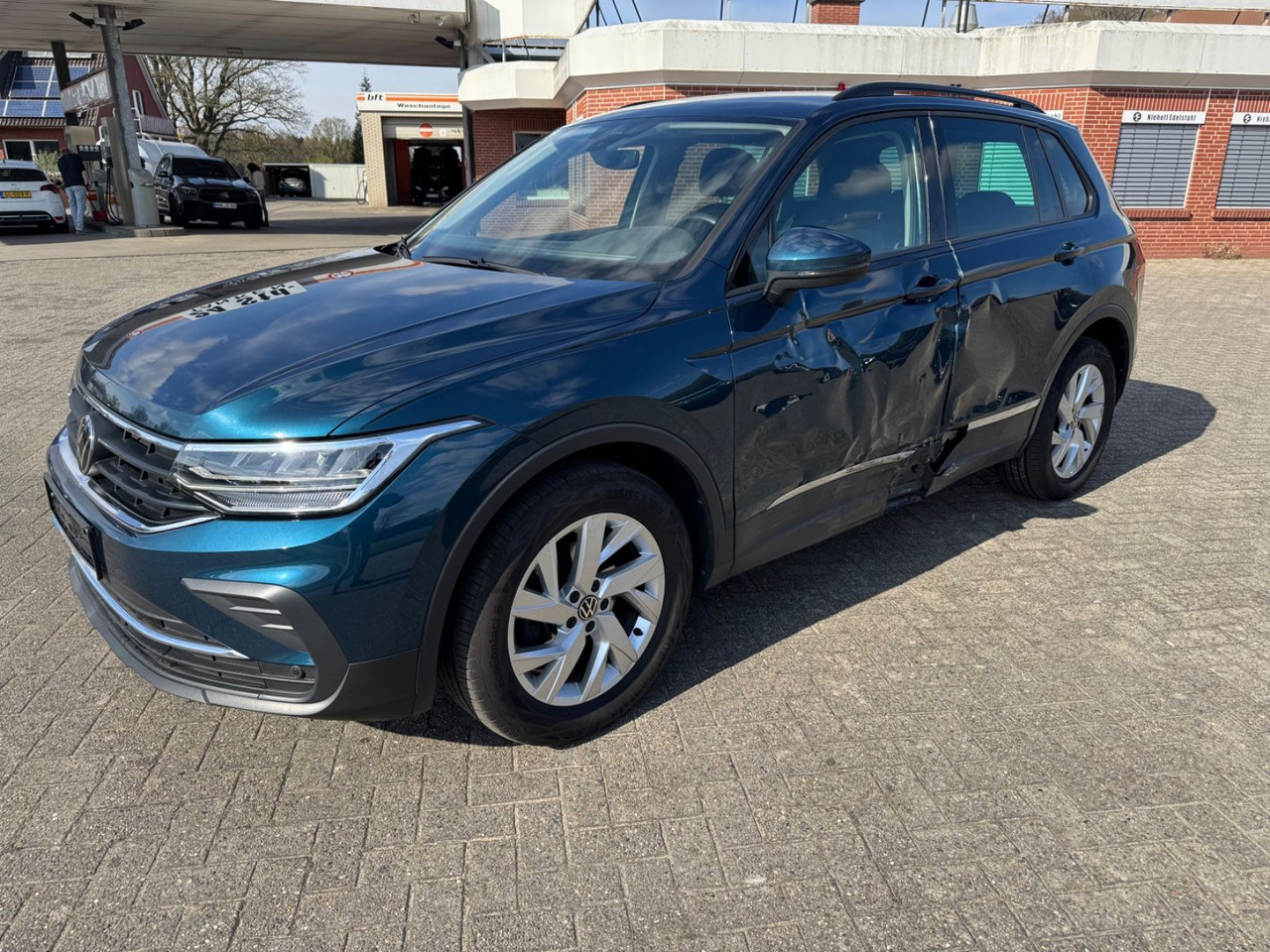 Volkswagen Tiguan Life 4Motion 2.0 TDI 7-Gang AHK - سيارة دفع رباعي: صور 2 Volkswagen Tiguan Life 4Motion 2.0 TDI 7-Gang AHK - سيارة دفع رباعي: صور 2