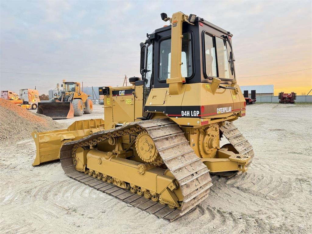 CAT D4H LGP USA MADE - بلدوزر: صور 3 CAT D4H LGP USA MADE - بلدوزر: صور 3