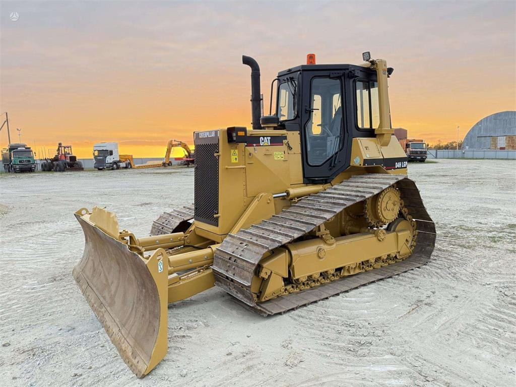 CAT D4H LGP USA MADE - بلدوزر: صور 1 CAT D4H LGP USA MADE - بلدوزر: صور 1