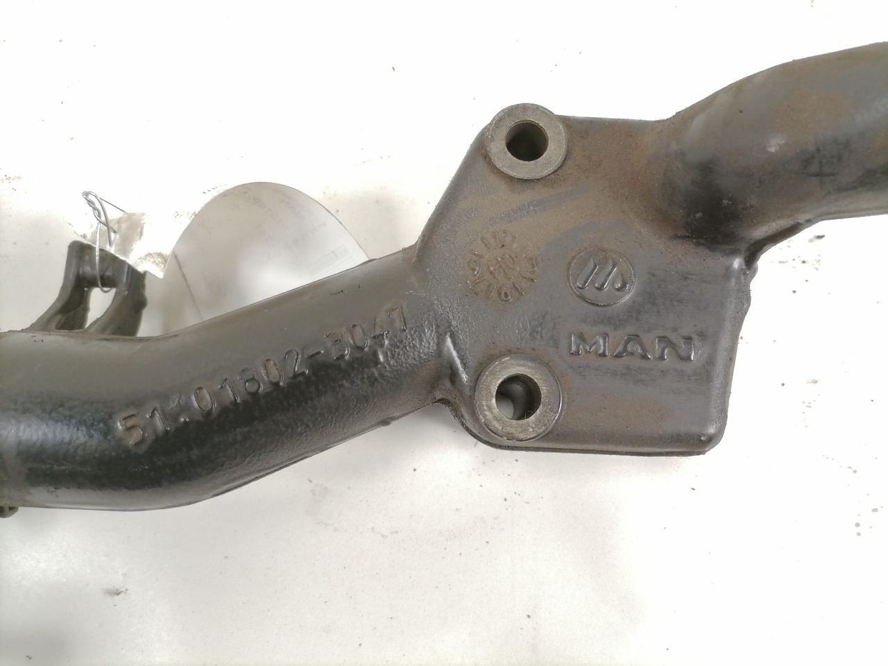 MAN Crankcase Ventilation Pipe 51018023047 - علبة المرافق - شاحنة: صور 2 MAN Crankcase Ventilation Pipe 51018023047 - علبة المرافق - شاحنة: صور 2