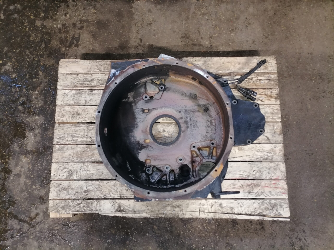 MAN Flywheel housing 51014013232 - دولاب الموازنة - شاحنة: صور 1 MAN Flywheel housing 51014013232 - دولاب الموازنة - شاحنة: صور 1