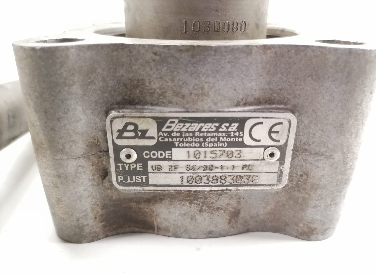 MAN PTO väljavõte + võll 1015703 - علم السوائل المتحركة - شاحنة: صور 4 MAN PTO väljavõte + võll 1015703 - علم السوائل المتحركة - شاحنة: صور 4