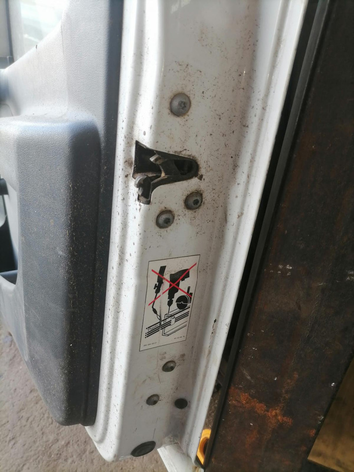 MB MB uks, parem A9737201805 - باب و قطع الغيار - شاحنة: صور 4 MB MB uks, parem A9737201805 - باب و قطع الغيار - شاحنة: صور 4