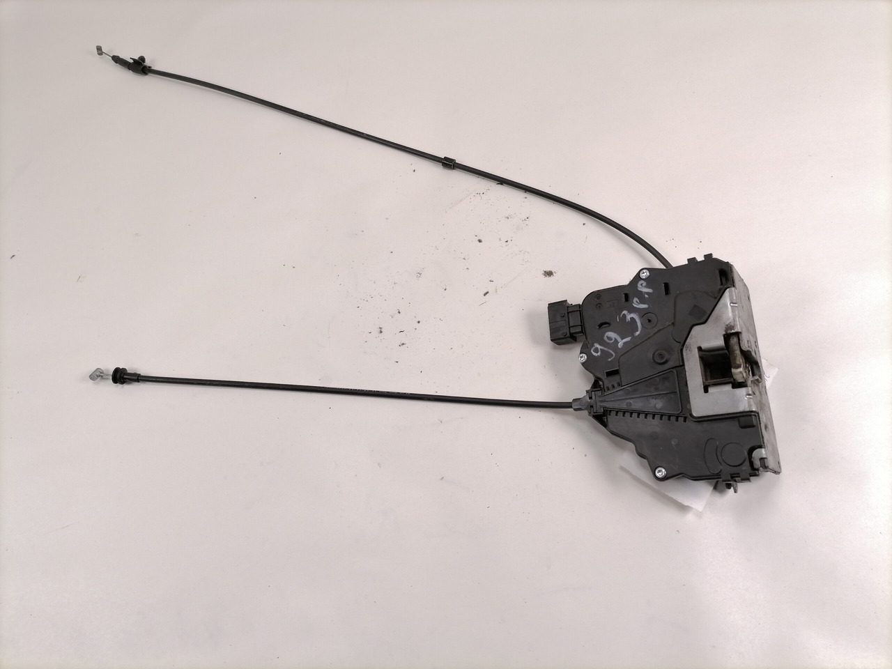 Mercedes-Benz Door lock A9607230101 - باب و قطع الغيار - شاحنة: صور 3 Mercedes-Benz Door lock A9607230101 - باب و قطع الغيار - شاحنة: صور 3