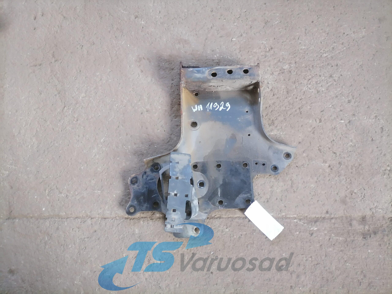 Mercedes-Benz Front bumper carrier A9303100090 - كأس مترعة - شاحنة: صور 1 Mercedes-Benz Front bumper carrier A9303100090 - كأس مترعة - شاحنة: صور 1