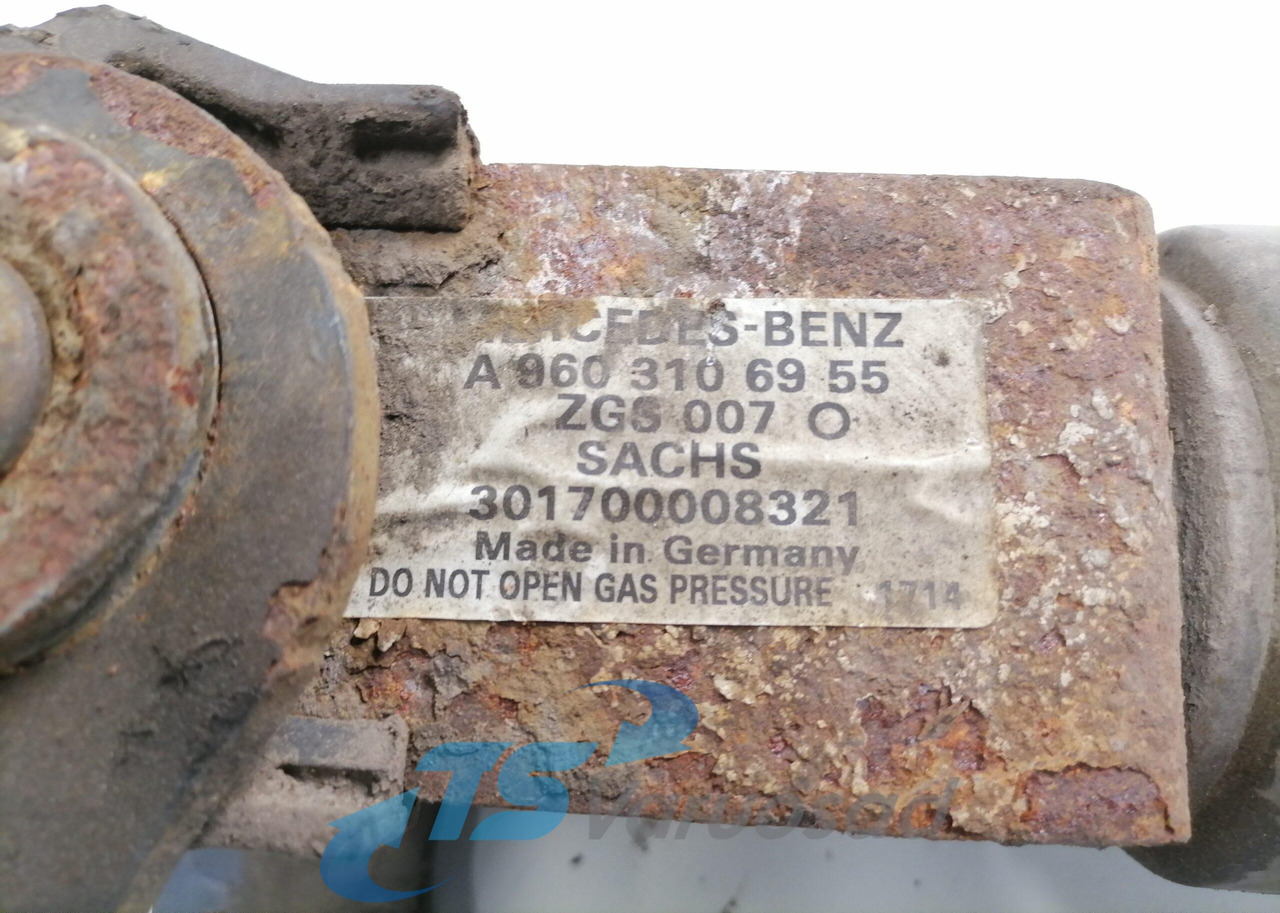 Mercedes-Benz Kabiini kandur, tagumine A9603106955 - الكابينة تعليق - شاحنة: صور 3 Mercedes-Benz Kabiini kandur, tagumine A9603106955 - الكابينة تعليق - شاحنة: صور 3