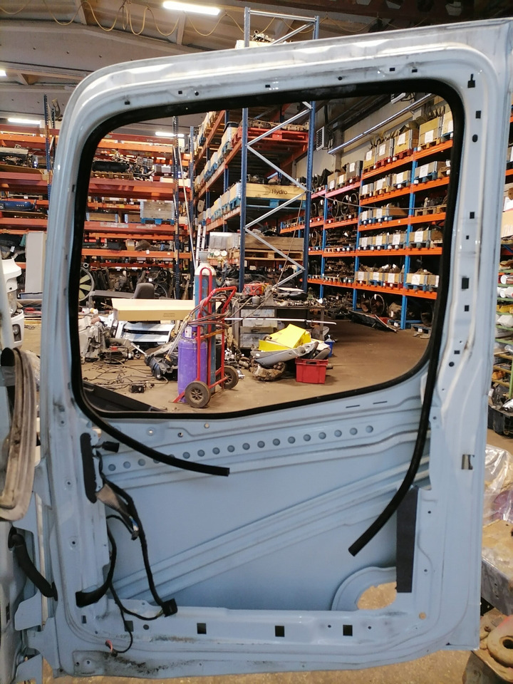 Mercedes-Benz MB uks, parem A9607202403 - باب و قطع الغيار - شاحنة: صور 2 Mercedes-Benz MB uks, parem A9607202403 - باب و قطع الغيار - شاحنة: صور 2