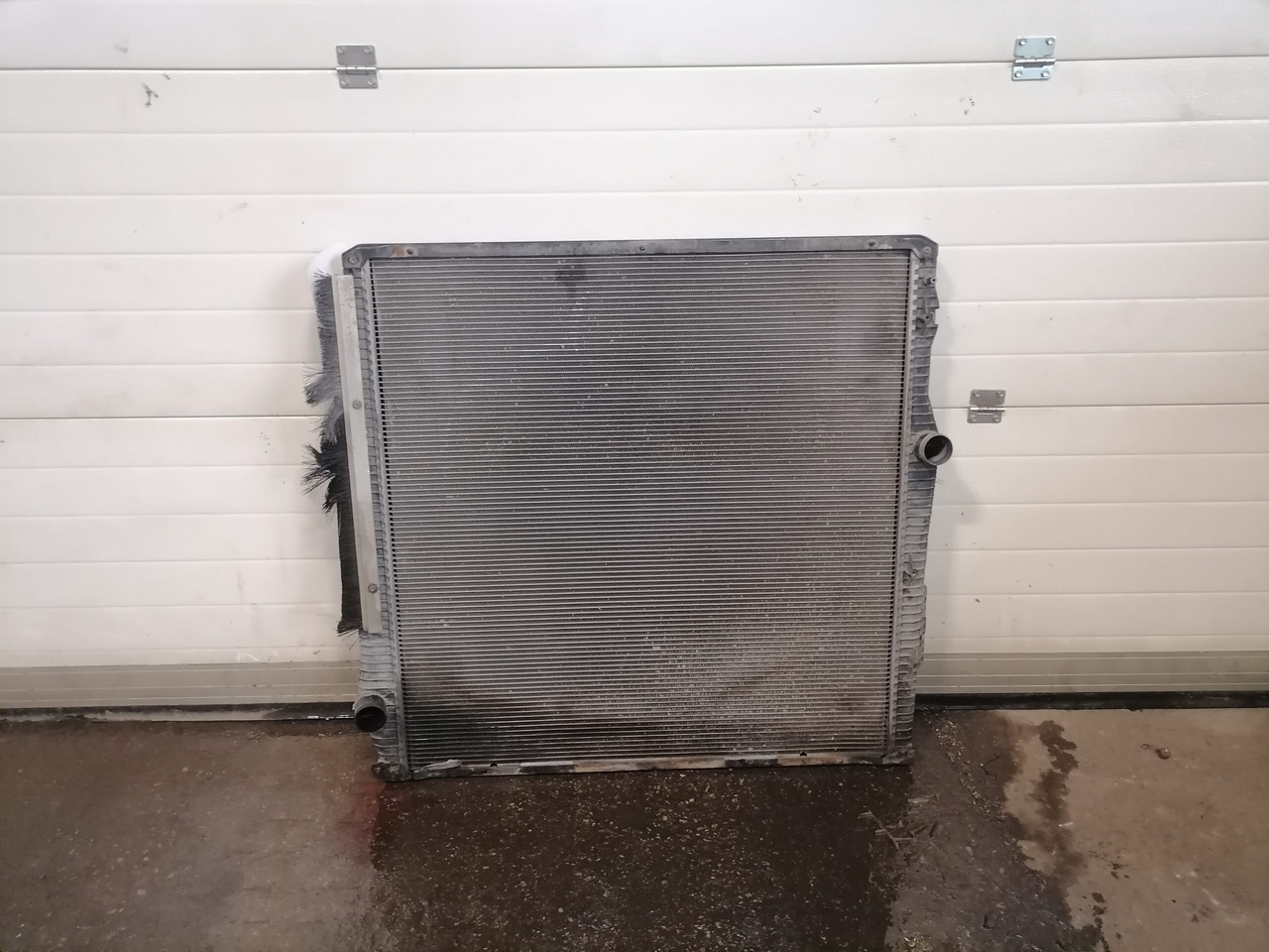 Scania Cooling radiator 1851542 - المشعاع - شاحنة: صور 1 Scania Cooling radiator 1851542 - المشعاع - شاحنة: صور 1