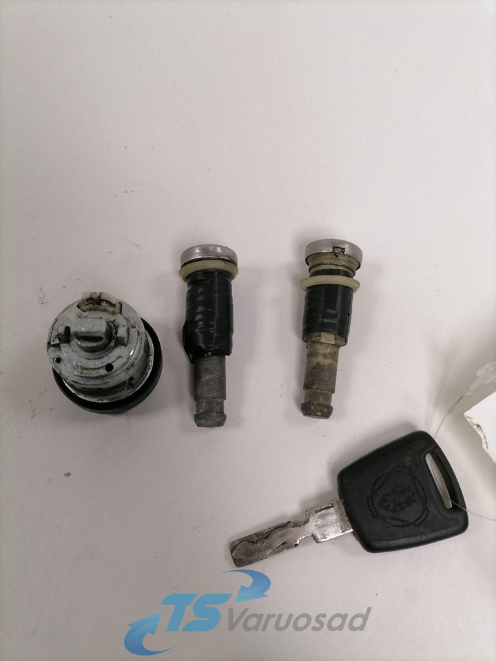 Scania Ignition lock + door lock set 1744065 - باب و قطع الغيار - شاحنة: صور 2 Scania Ignition lock + door lock set 1744065 - باب و قطع الغيار - شاحنة: صور 2