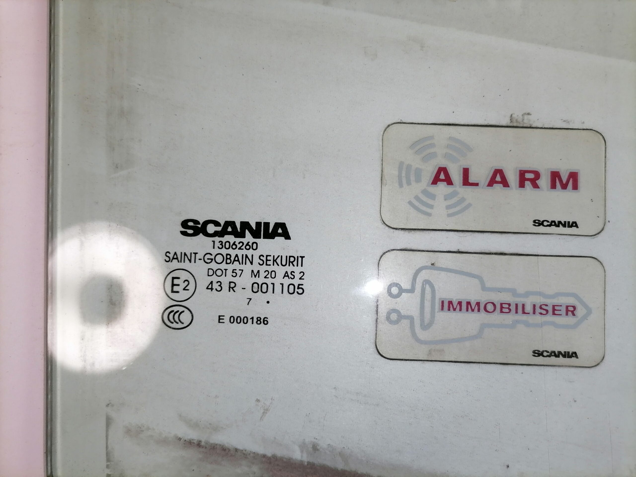 Scania Küljeklaas, parem 1306260 - نافذة و قطع الغيار - شاحنة: صور 4 Scania Küljeklaas, parem 1306260 - نافذة و قطع الغيار - شاحنة: صور 4