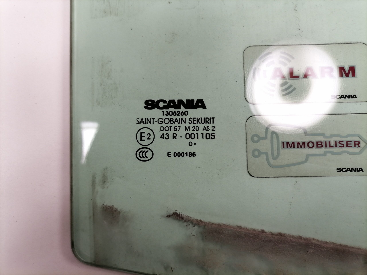Scania Küljeklaas, parem 1306260 - نافذة و قطع الغيار - شاحنة: صور 2 Scania Küljeklaas, parem 1306260 - نافذة و قطع الغيار - شاحنة: صور 2