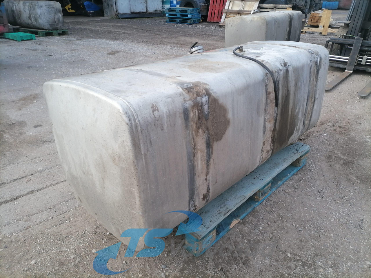 Scania Kütusepaak 700L 1517309 - خزان وقود - شاحنة: صور 3 Scania Kütusepaak 700L 1517309 - خزان وقود - شاحنة: صور 3