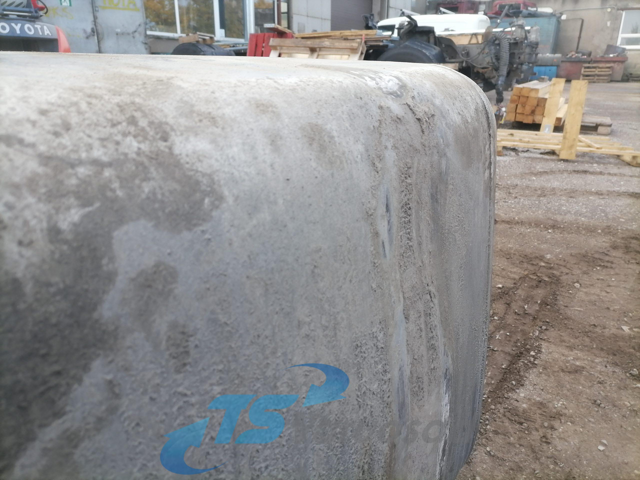 Scania Kütusepaak 700L 1517309 - خزان وقود - شاحنة: صور 4 Scania Kütusepaak 700L 1517309 - خزان وقود - شاحنة: صور 4