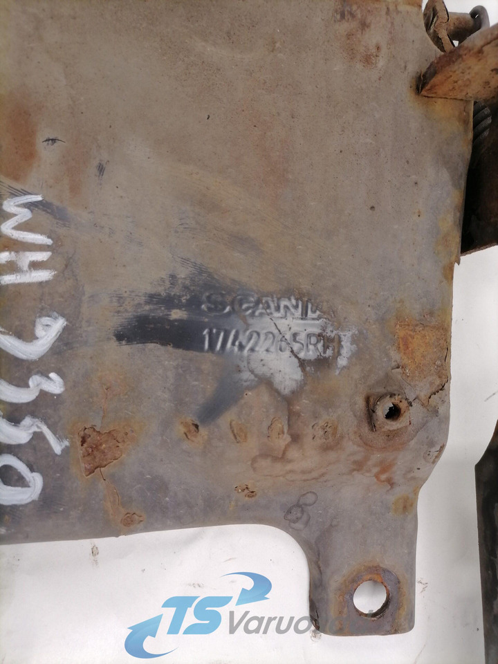 Scania lower grille carrier hinge 1742265 - جلوپنجره - شاحنة: صور 4 Scania lower grille carrier hinge 1742265 - جلوپنجره - شاحنة: صور 4