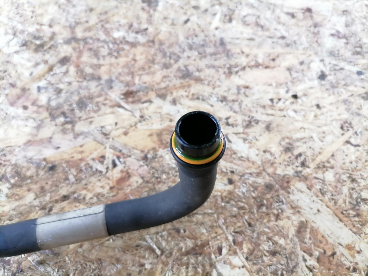 Volvo A/C pipe 20498305 - التدفئة / التهوية - شاحنة: صور 3 Volvo A/C pipe 20498305 - التدفئة / التهوية - شاحنة: صور 3