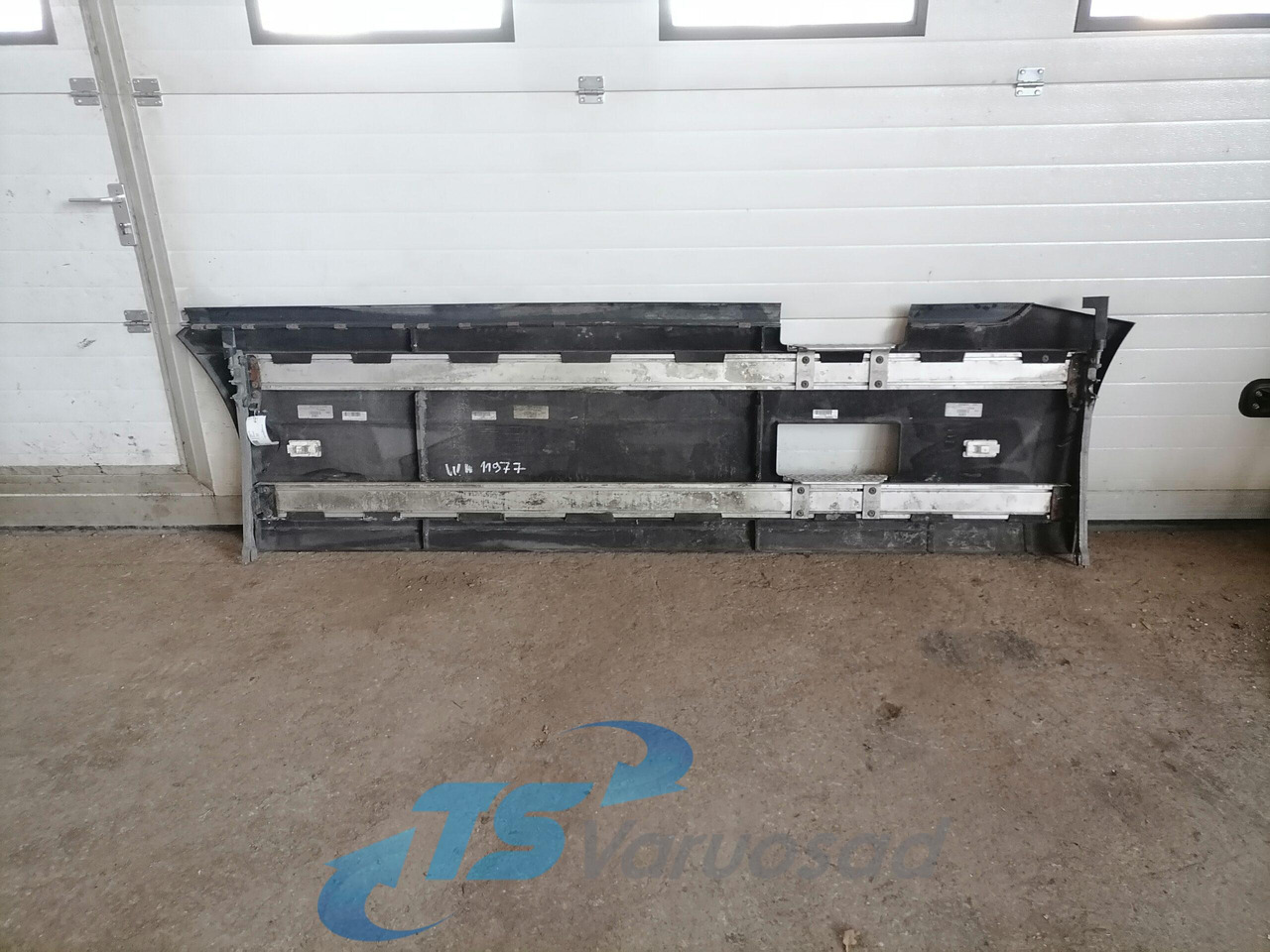 Volvo Air deflector 84046529 - الديناميكا الهوائية / المفسدين - شاحنة: صور 2 Volvo Air deflector 84046529 - الديناميكا الهوائية / المفسدين - شاحنة: صور 2