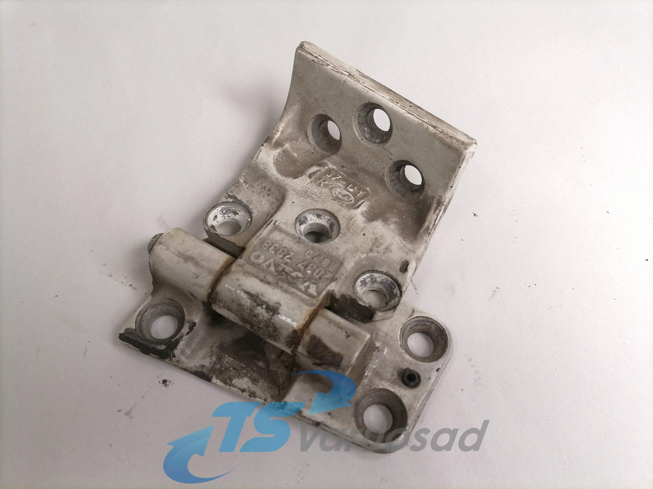 Volvo Door hinge 20372038 - باب و قطع الغيار - شاحنة: صور 1 Volvo Door hinge 20372038 - باب و قطع الغيار - شاحنة: صور 1