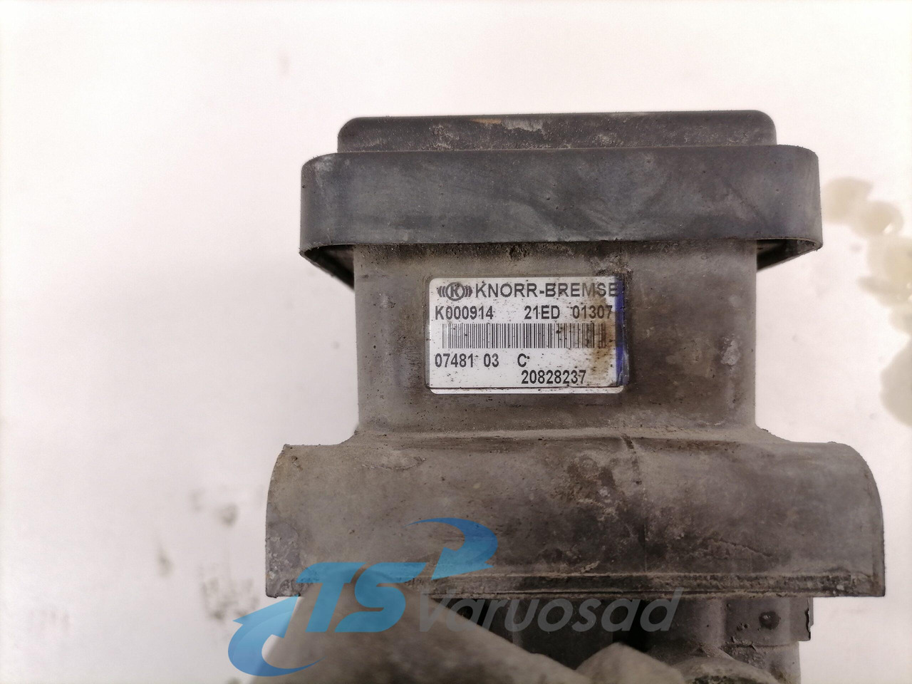Volvo EBS brake valve 20828237 - صمام الفرامل - شاحنة: صور 3 Volvo EBS brake valve 20828237 - صمام الفرامل - شاحنة: صور 3