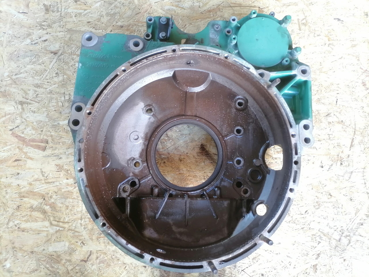 Volvo Flywheel housing 21769015 - دولاب الموازنة - شاحنة: صور 2 Volvo Flywheel housing 21769015 - دولاب الموازنة - شاحنة: صور 2