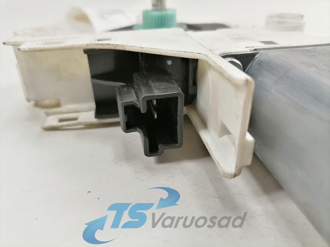 Volvo Glass lift 82907373 - نافذة و قطع الغيار - شاحنة: صور 3 Volvo Glass lift 82907373 - نافذة و قطع الغيار - شاحنة: صور 3