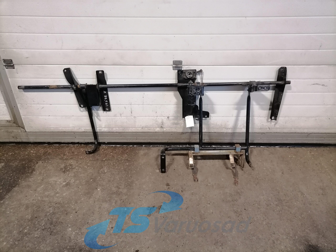 Volvo Kabiini tuulesuunaja kandur 82211420 - الديناميكا الهوائية / المفسدين - شاحنة: صور 1 Volvo Kabiini tuulesuunaja kandur 82211420 - الديناميكا الهوائية / المفسدين - شاحنة: صور 1