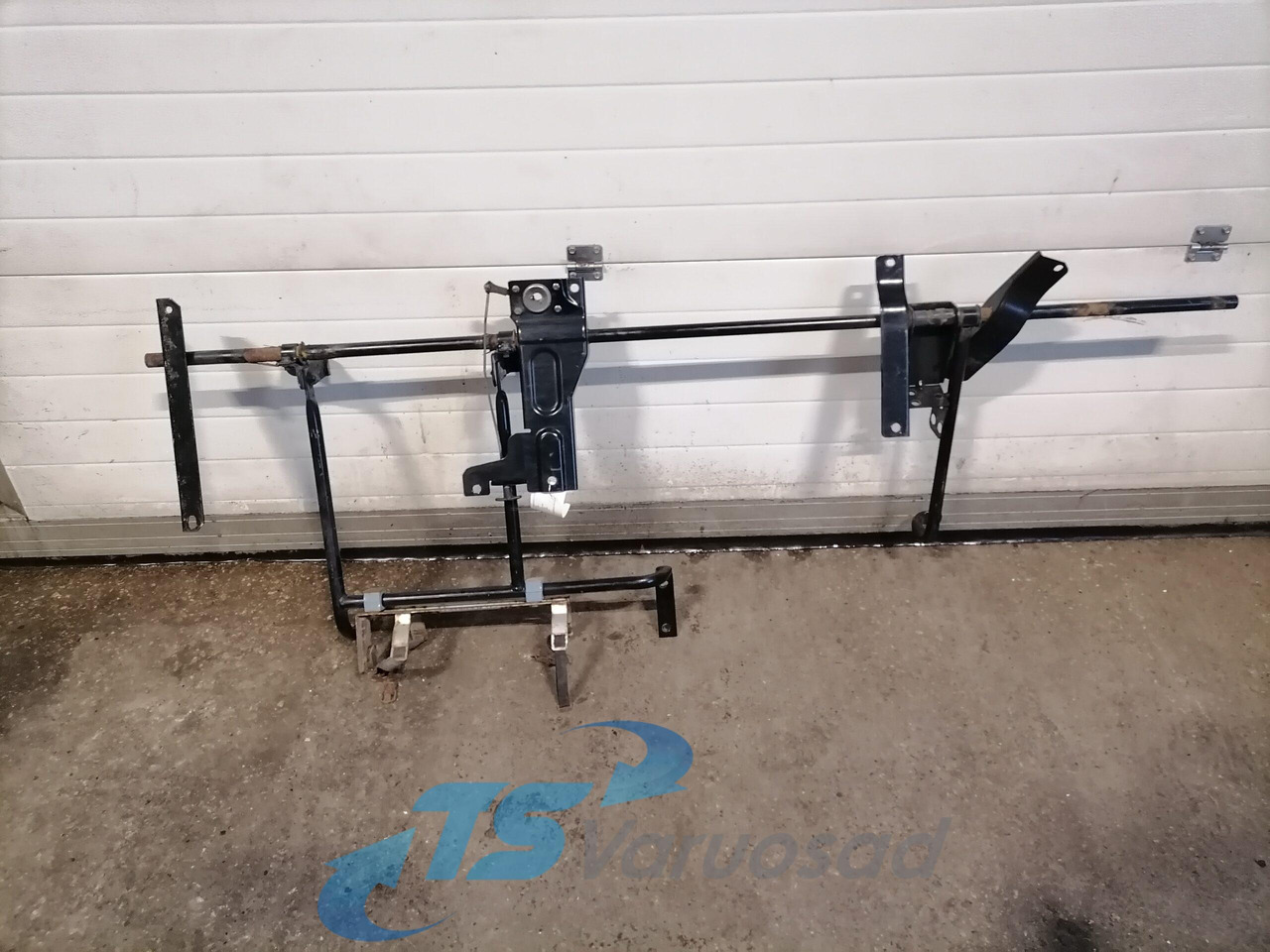 Volvo Kabiini tuulesuunaja kandur 82211420 - الديناميكا الهوائية / المفسدين - شاحنة: صور 2 Volvo Kabiini tuulesuunaja kandur 82211420 - الديناميكا الهوائية / المفسدين - شاحنة: صور 2