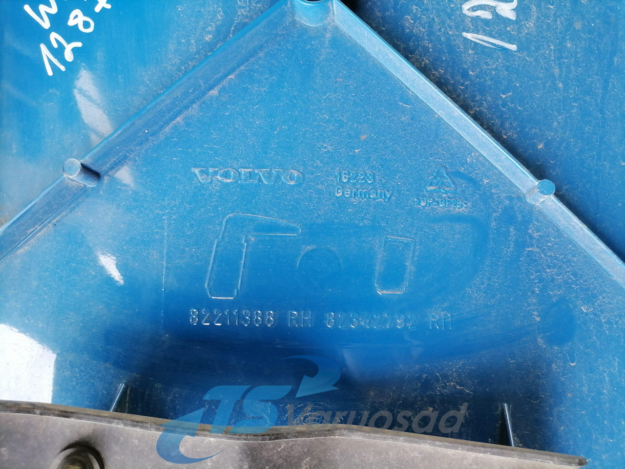 Volvo Kabiini tuulesuunaja, ülemine parem 82211388 - الديناميكا الهوائية / المفسدين - شاحنة: صور 4 Volvo Kabiini tuulesuunaja, ülemine parem 82211388 - الديناميكا الهوائية / المفسدين - شاحنة: صور 4