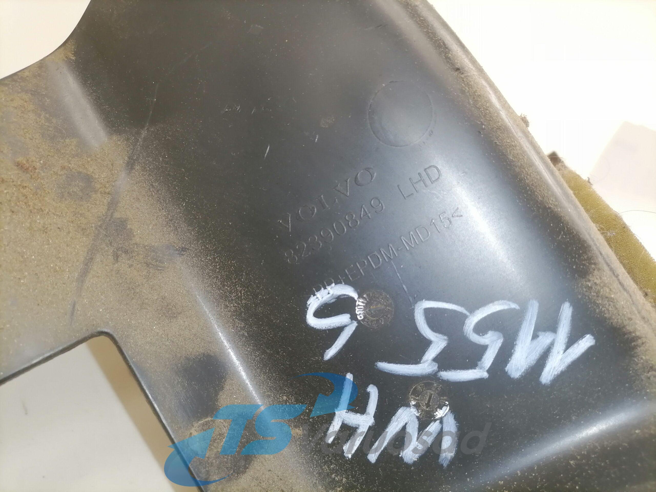 Volvo Salongi plastik 82390849 - قطع غيار عامة - شاحنة: صور 2 Volvo Salongi plastik 82390849 - قطع غيار عامة - شاحنة: صور 2