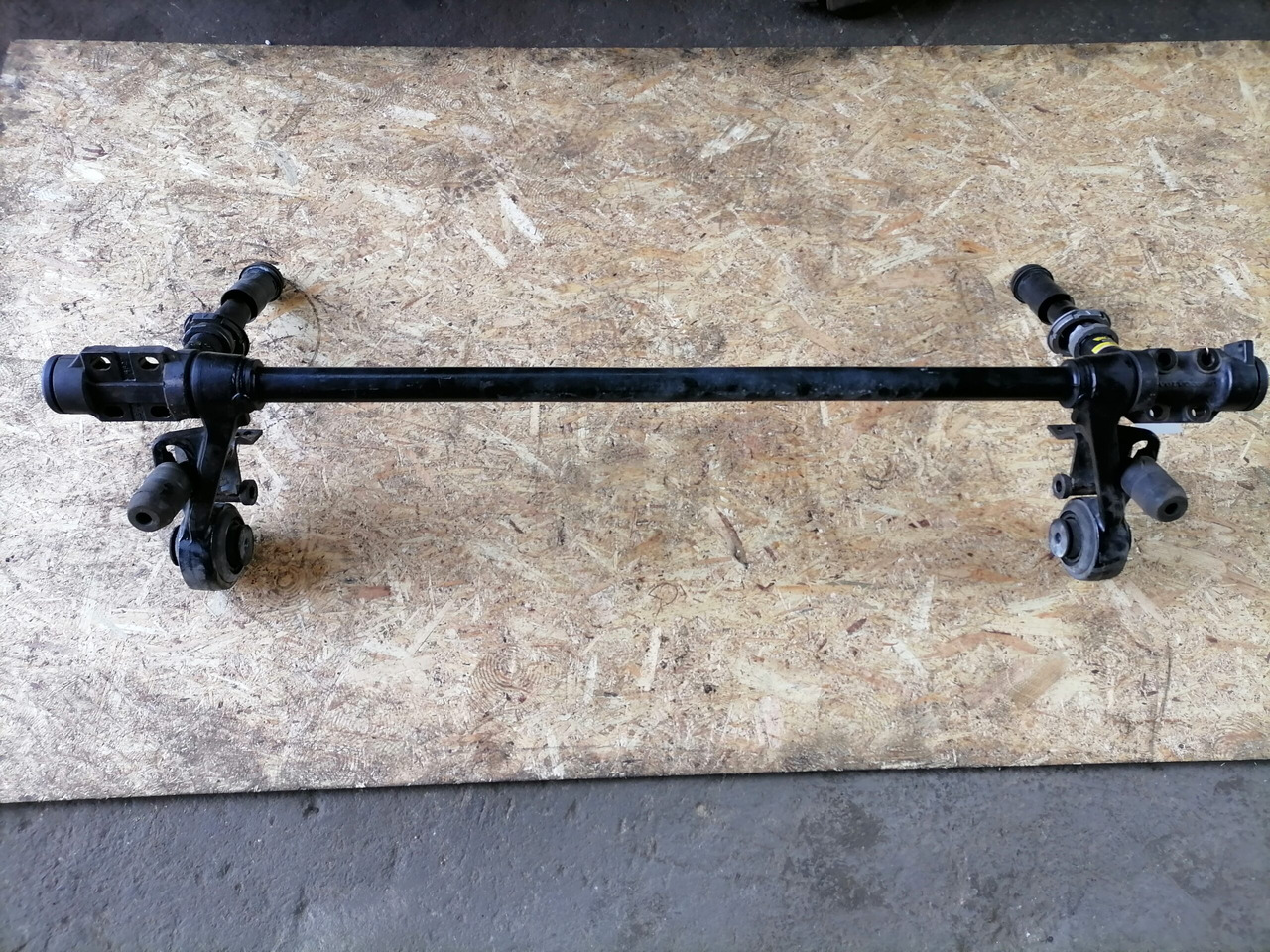 Volvo Volvo FH kabiini torsioonvarras 21750162 - الكابينة تعليق - شاحنة: صور 2 Volvo Volvo FH kabiini torsioonvarras 21750162 - الكابينة تعليق - شاحنة: صور 2