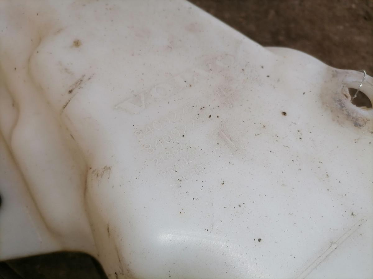 Volvo Windscreen washer fluid tank 84092257 - مساحة الزجاج الأمامي - شاحنة: صور 5 Volvo Windscreen washer fluid tank 84092257 - مساحة الزجاج الأمامي - شاحنة: صور 5