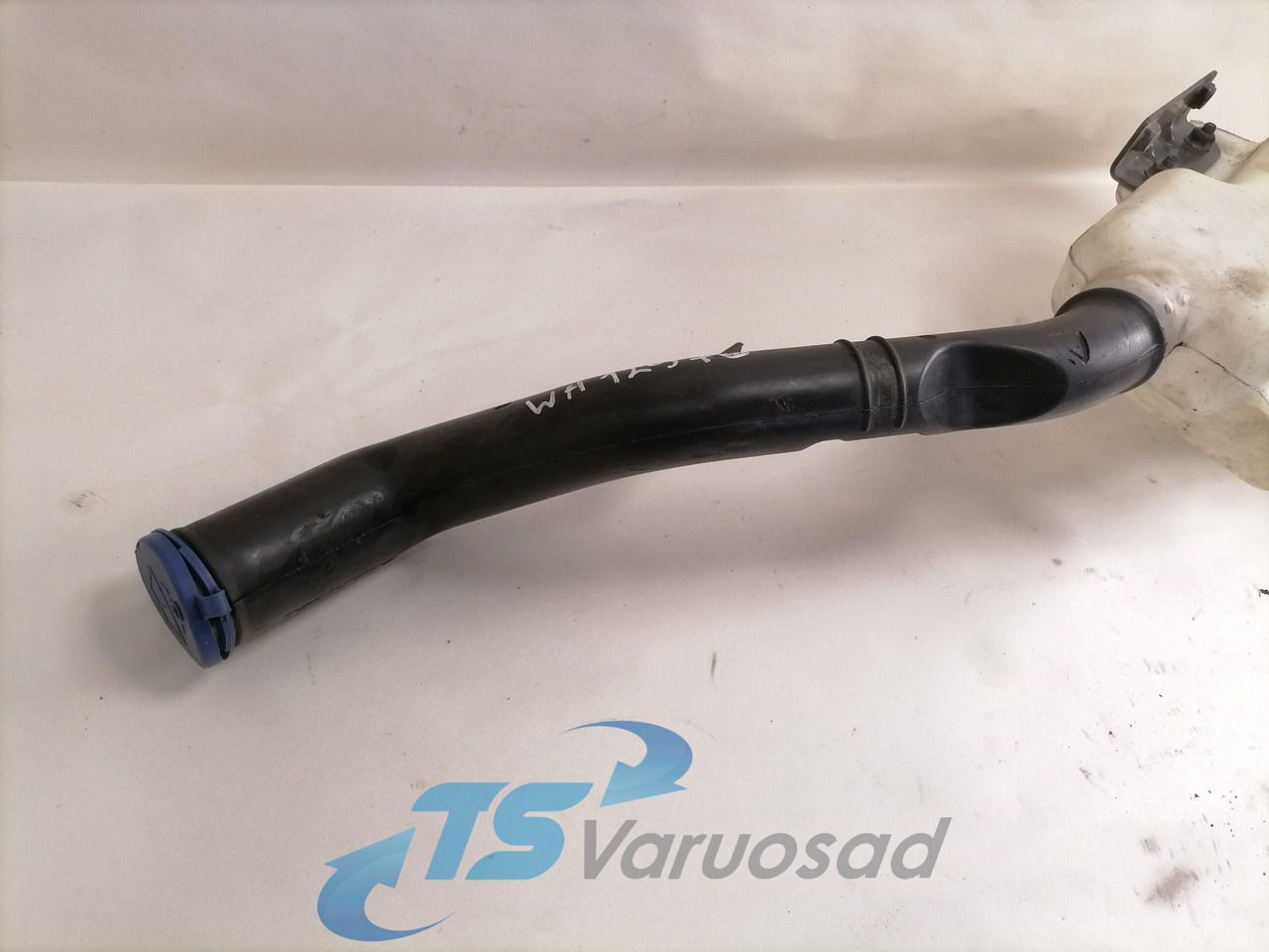 Volvo Windscreen washer fluid tank 84092259 - مساحة الزجاج الأمامي - شاحنة: صور 3 Volvo Windscreen washer fluid tank 84092259 - مساحة الزجاج الأمامي - شاحنة: صور 3
