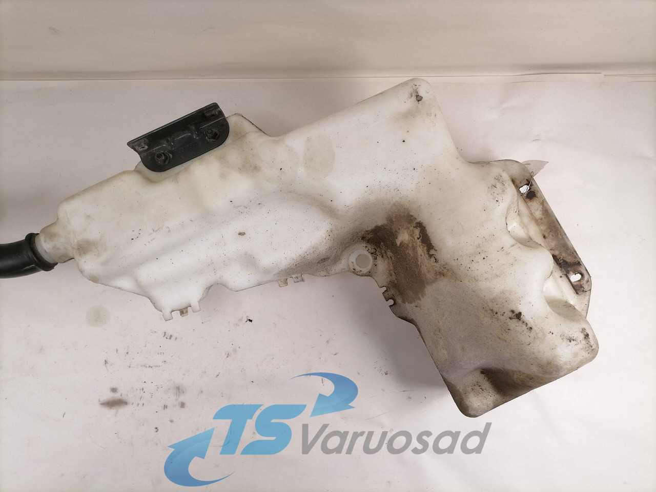 Volvo Windscreen washer fluid tank 84092259 - مساحة الزجاج الأمامي - شاحنة: صور 5 Volvo Windscreen washer fluid tank 84092259 - مساحة الزجاج الأمامي - شاحنة: صور 5