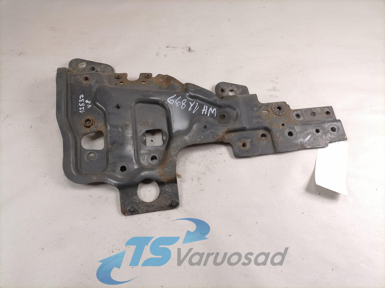 Volvo light bracket 84146828 - أضواء - شاحنة: صور 2 Volvo light bracket 84146828 - أضواء - شاحنة: صور 2