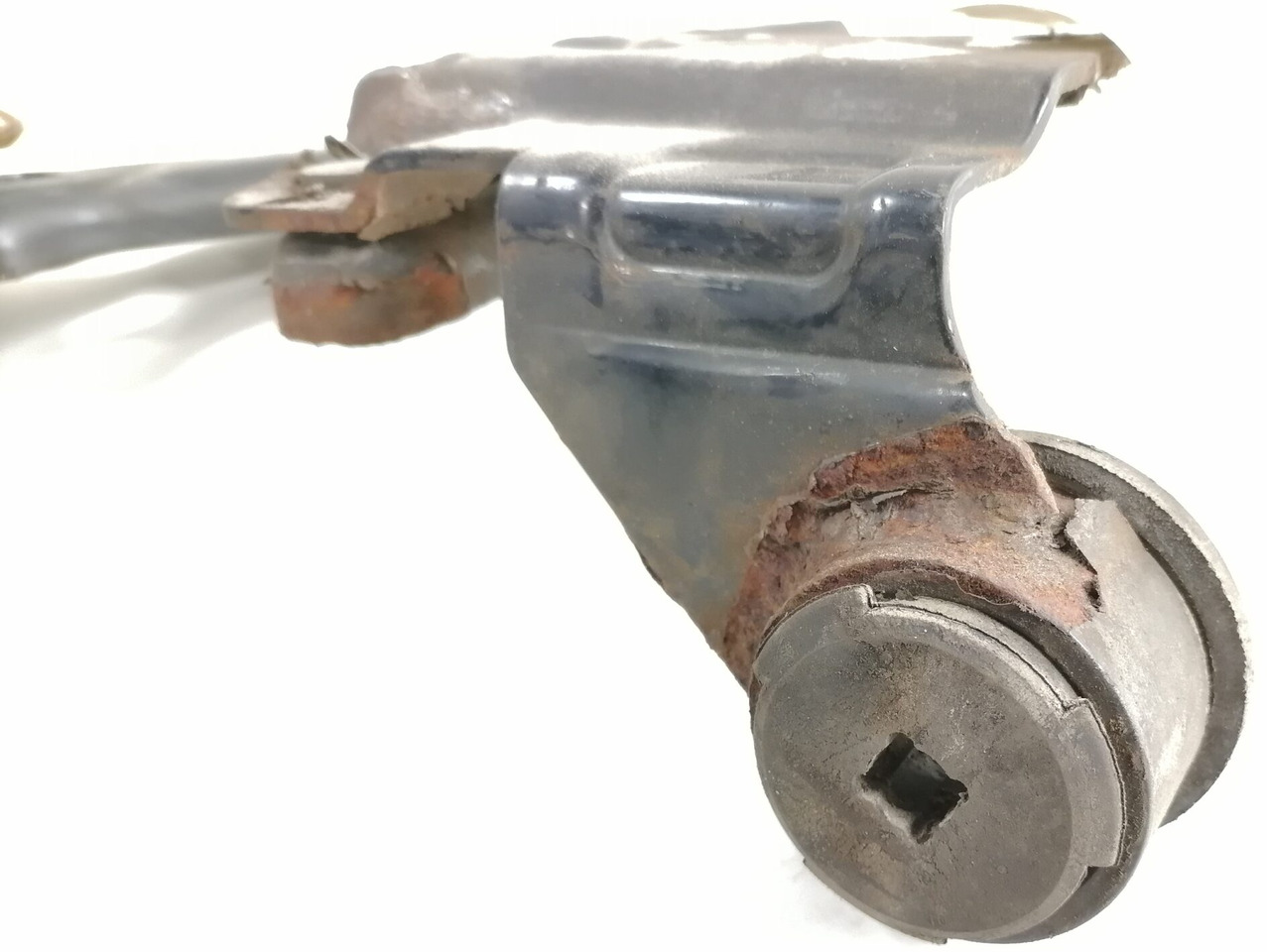 Volvo lower grille carrier hinge 20425954 - جلوپنجره - شاحنة: صور 3 Volvo lower grille carrier hinge 20425954 - جلوپنجره - شاحنة: صور 3