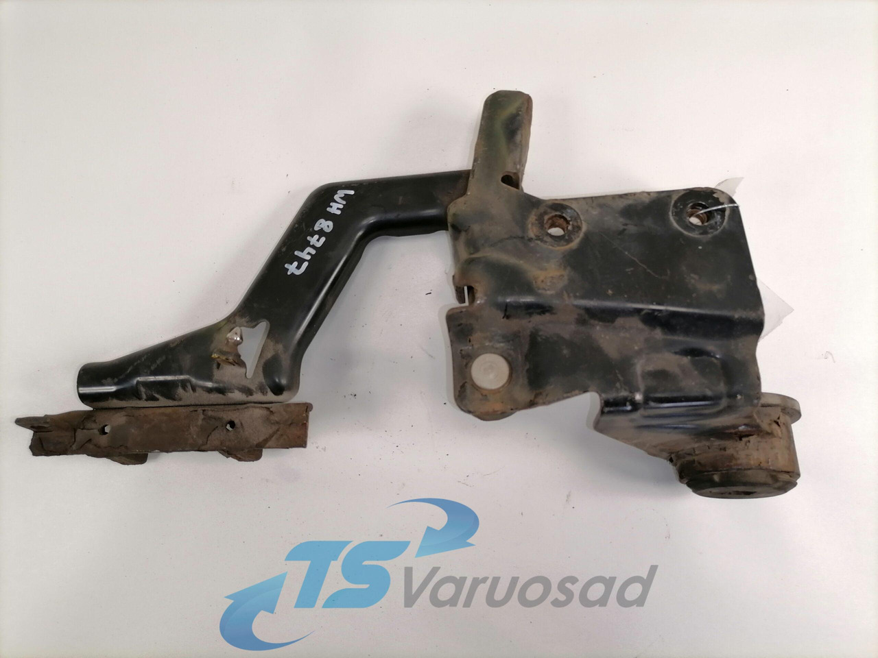 Volvo lower grille carrier hinge 20545094 - جلوپنجره - شاحنة: صور 3 Volvo lower grille carrier hinge 20545094 - جلوپنجره - شاحنة: صور 3