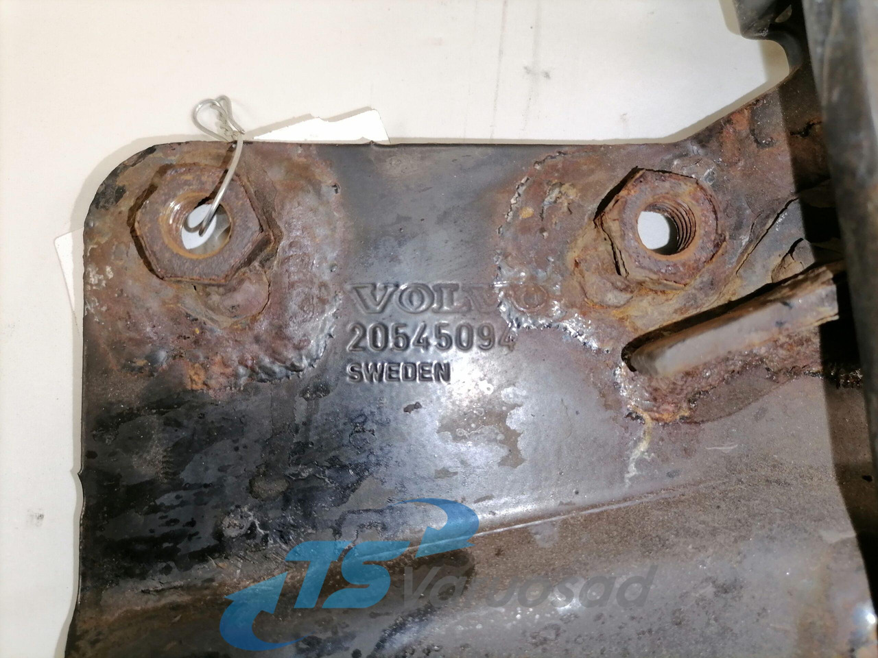 Volvo lower grille carrier hinge 20545094 - جلوپنجره - شاحنة: صور 3 Volvo lower grille carrier hinge 20545094 - جلوپنجره - شاحنة: صور 3