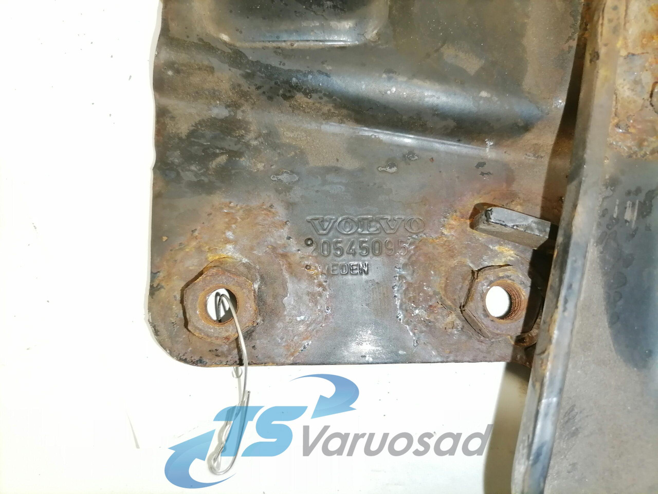 Volvo lower grille carrier hinge 20545095 - جلوپنجره - شاحنة: صور 3 Volvo lower grille carrier hinge 20545095 - جلوپنجره - شاحنة: صور 3