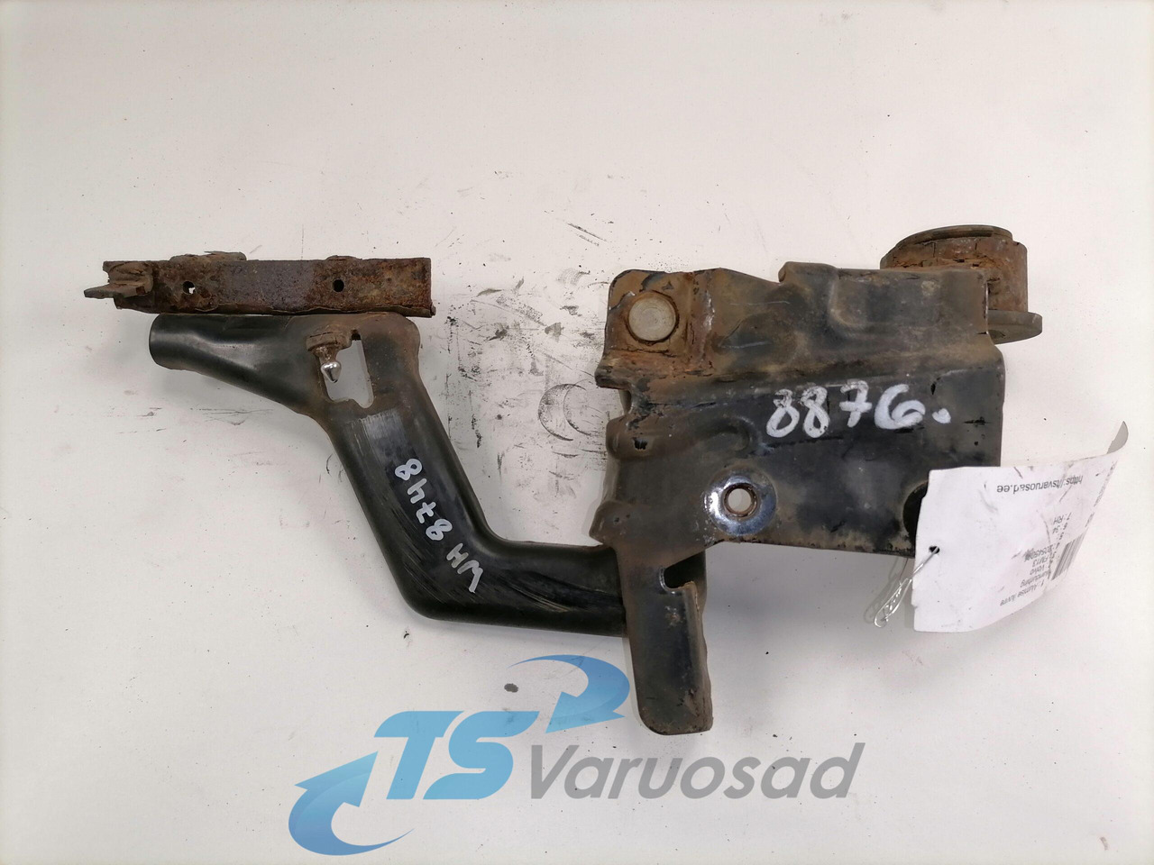 Volvo lower grille carrier hinge 20545095 - جلوپنجره - شاحنة: صور 4 Volvo lower grille carrier hinge 20545095 - جلوپنجره - شاحنة: صور 4