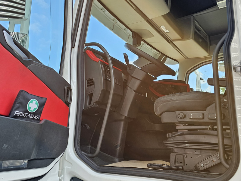 شاحنة كرين Volvo FH 540 8x4-4 / FASSI 71 t/m CRANE + JIB WINCH / KRAN / GRUA: صور 15
